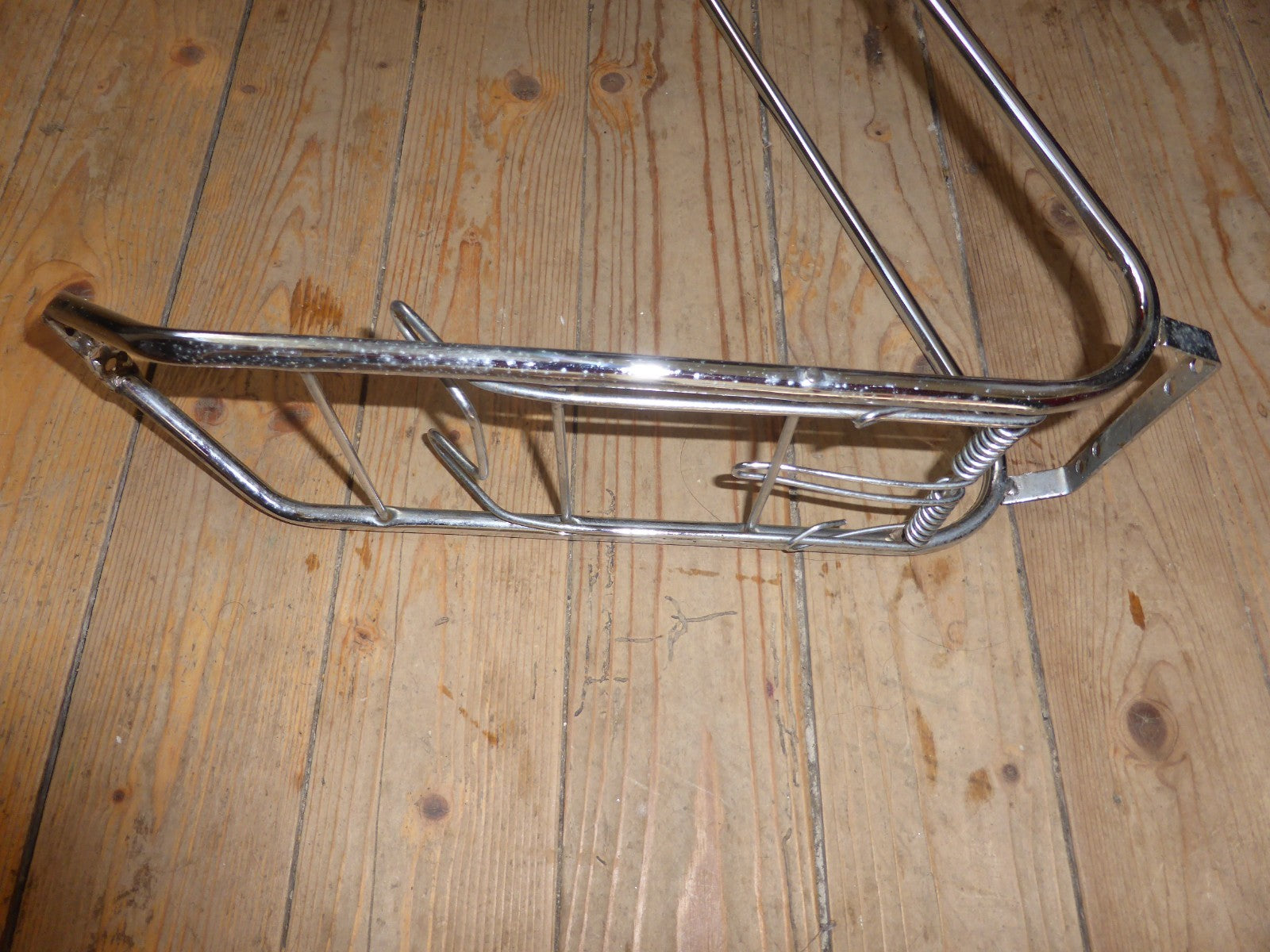 ✨NOS porte bagage arrière  a clapet acier velo Peugeot gitane roue 700 vintage ✨