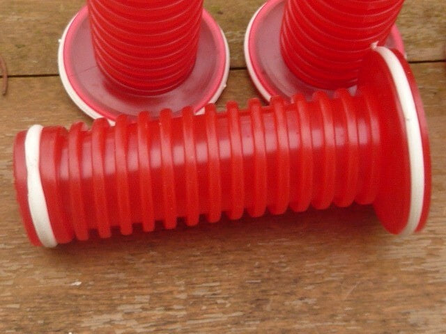 ✨Plastiche Cassano Handlebar Grips red White Cycle BMX Brand New 2 PAIR✨