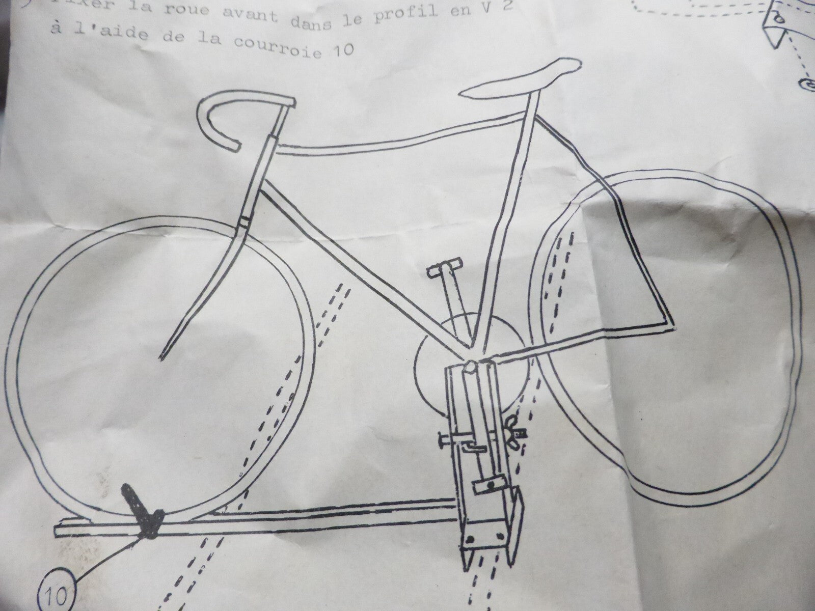 NOS pattes et vis fixation support vélo  voiture vintage