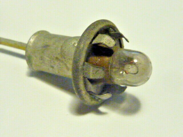 ancien patte support  porte ampoule  renault peugeot simca citroen ???