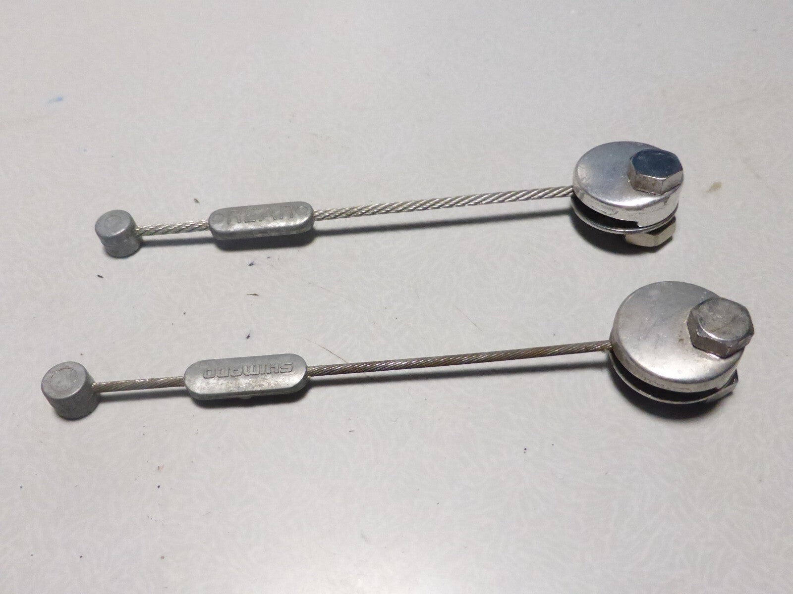 NOS Shimano étrier de câble et fil de liaison pour frein cantilever B/82 82 mm