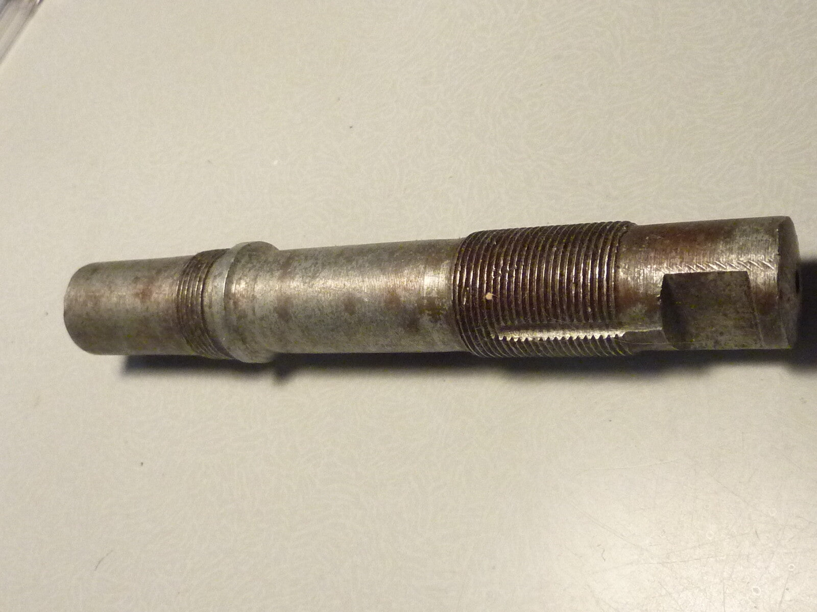 Axe pédalier à clavettes 115 mm acier boitier pédalier vintage ancien stock