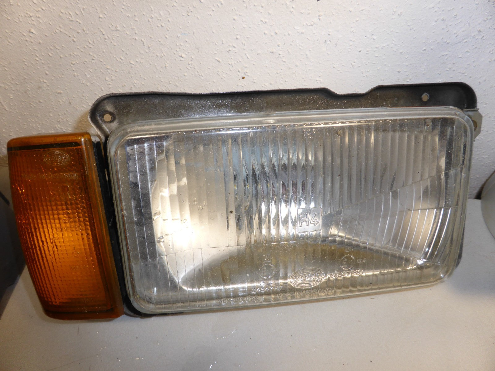 1 clignotant 1 Phare avant Droit 302-122932 VW Jetta HELLA 24547R7 24547R20