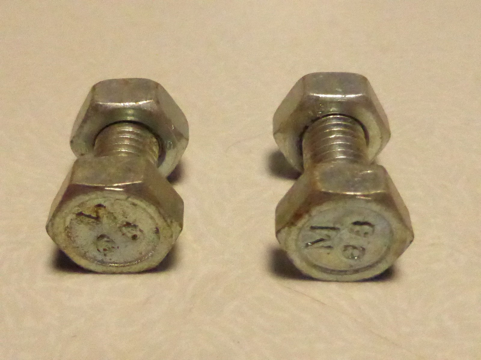 2 BOULONS DE FIXATION VIS ECROU ACIER  VELO VINTAGE  dynamo phare catadioptre