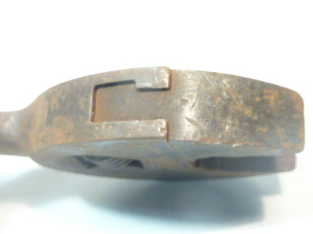 Outil ancien clé a molette coudée
