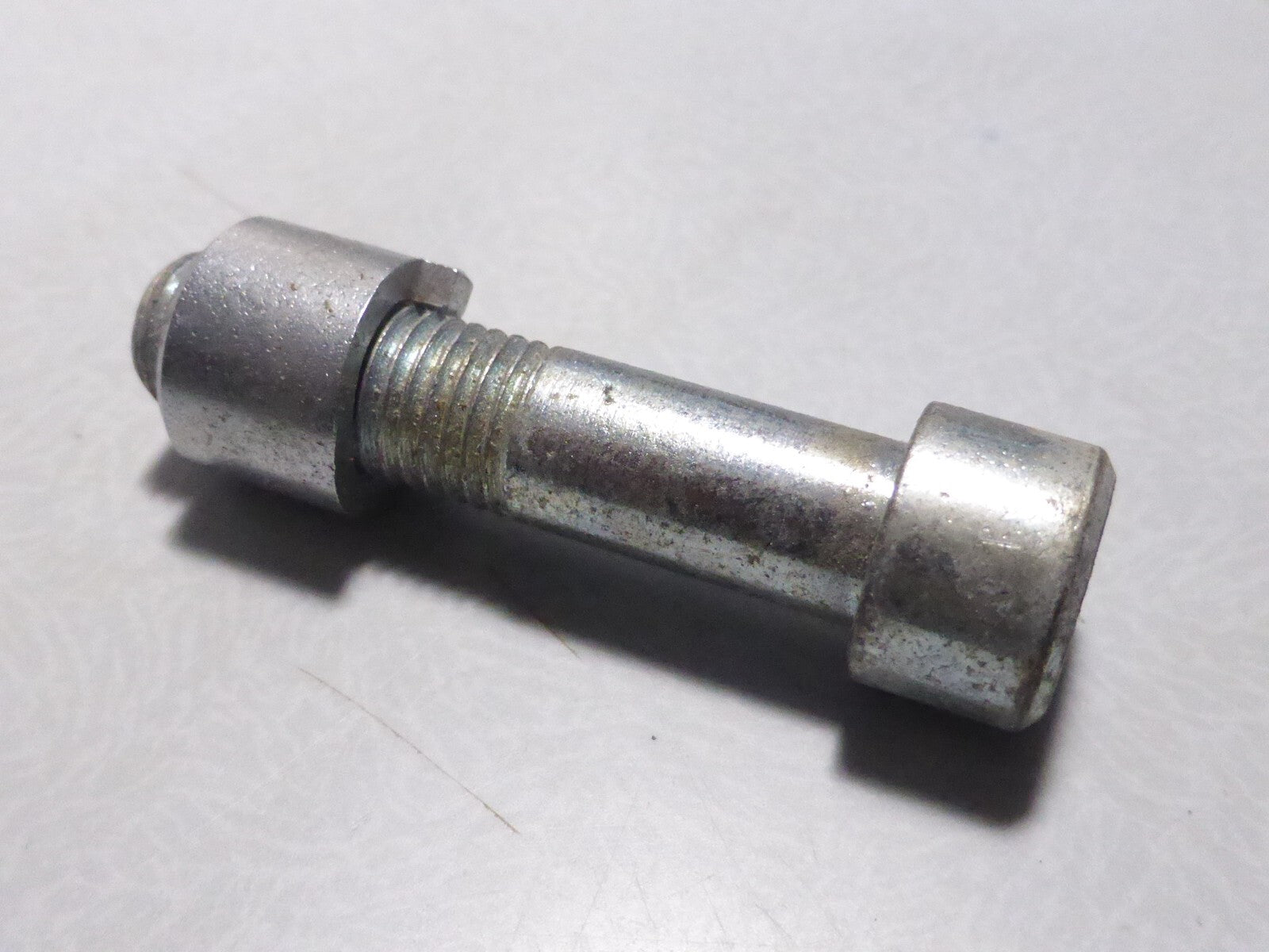 SERRAGE DE SELLE  BOULON DE FIXATION VIS ECROU ACIER  VELO VINTAGE CYCLE 8x34