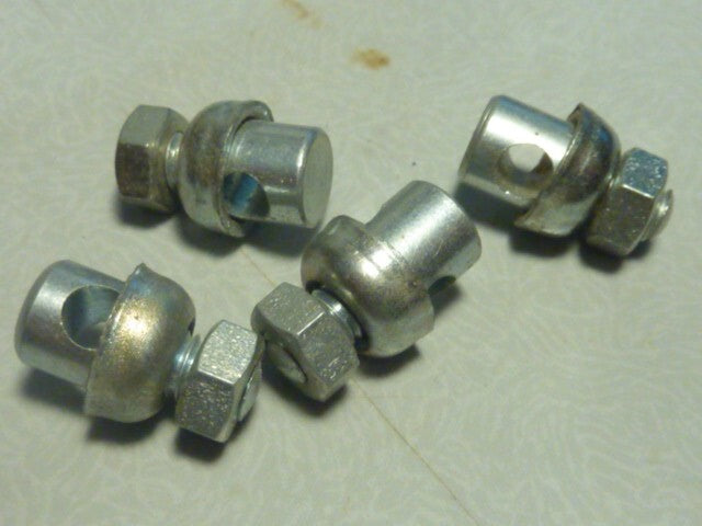 NOS 4 anciennes SERRE TRINGLE  L 17,4 X 8 X D 5mm POUR TRINGLE DE 5mm VINTAGE ..
