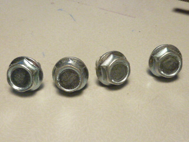 ✨ Lot de 4 boulons / vis 8 mm – Vélo / Cyclo – Carter – NOS ✨