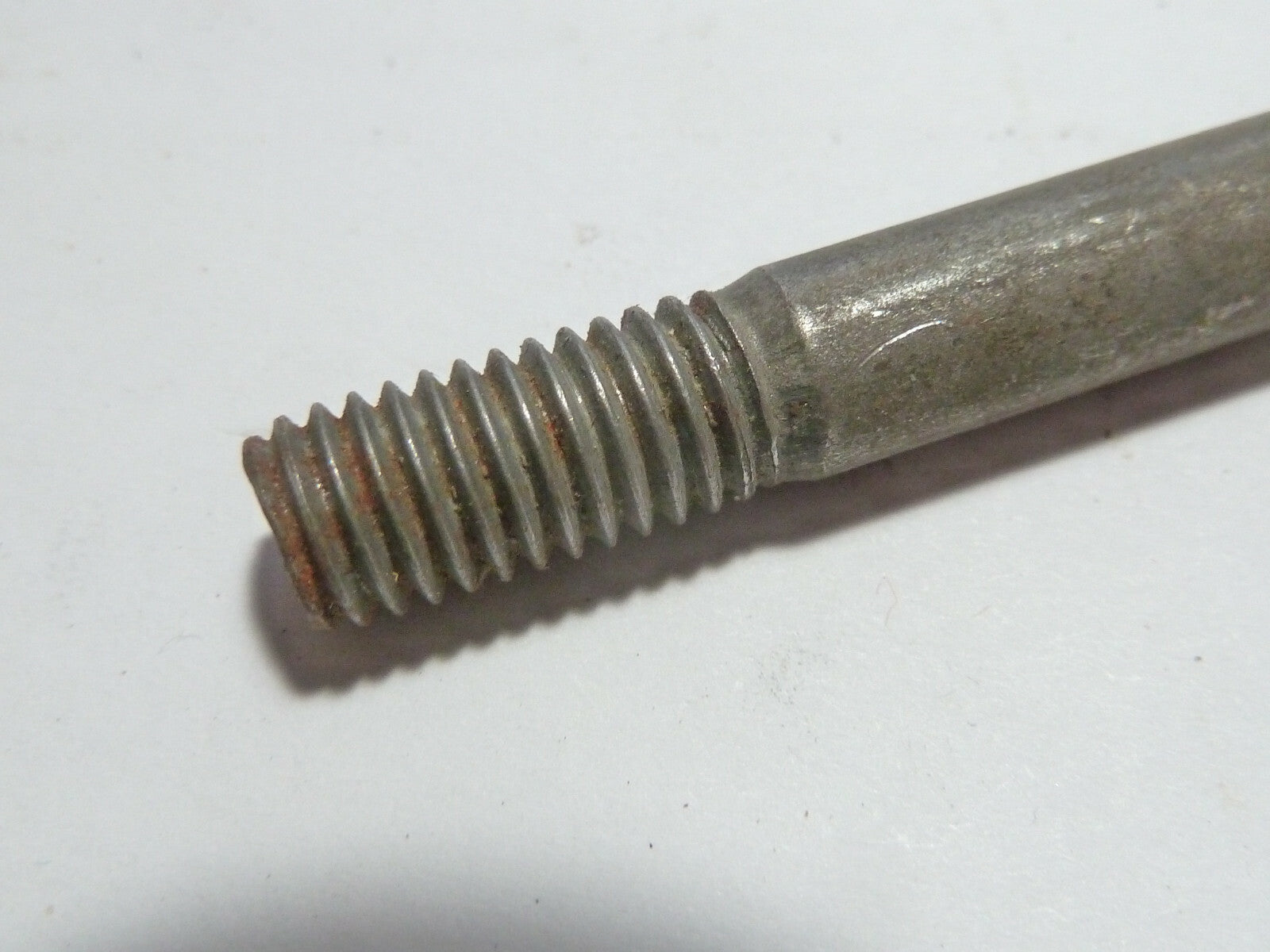 NOS neu 1 ancien vintage goujon moteur mobylette 94 mm M8x125