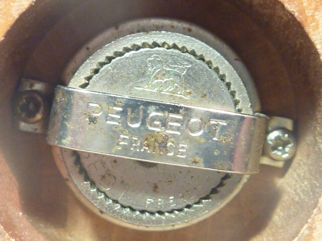 Moulin poivre poivrière bois métal vintage cuisine table Peugeot France