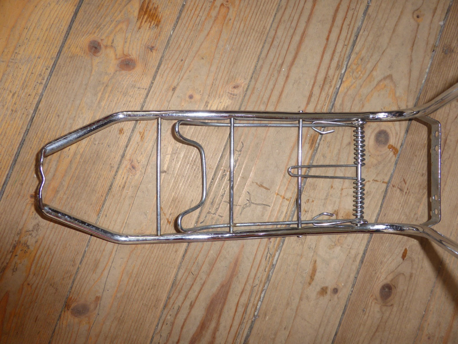 ✨NOS porte bagage arrière  a clapet acier velo Peugeot gitane roue 700 vintage ✨