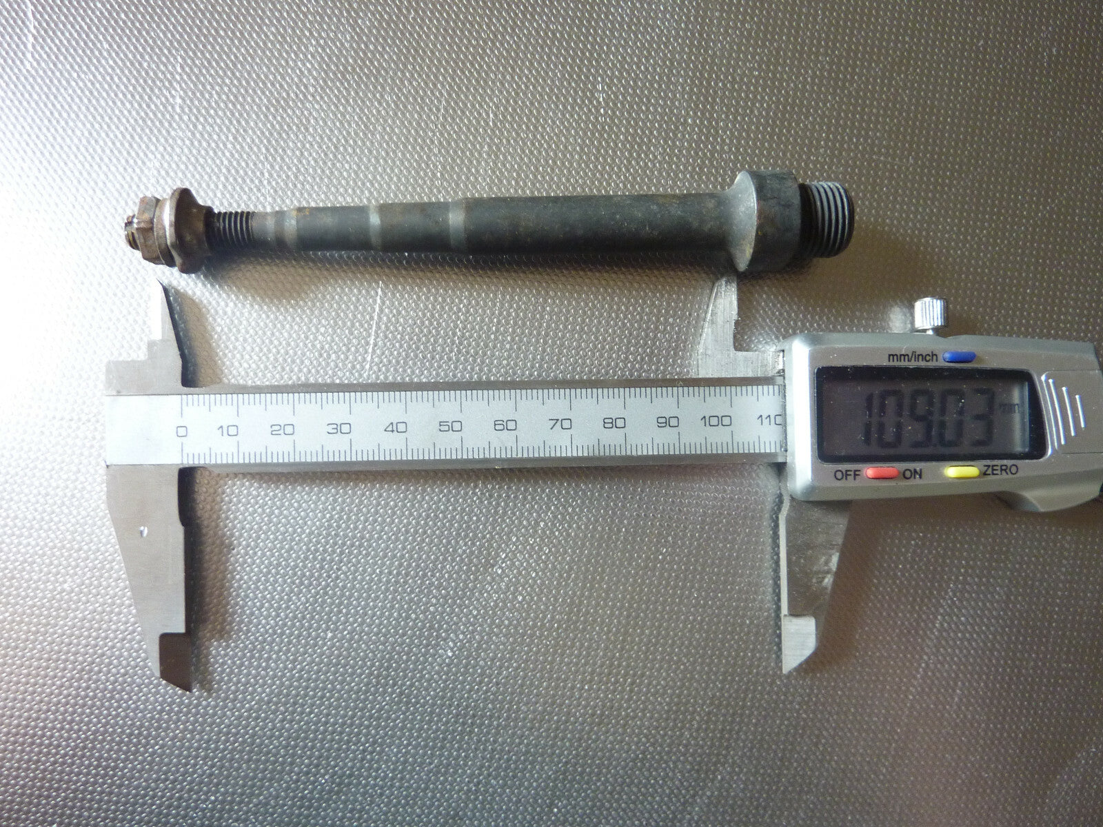 NOS Axe pédale droite Lyotard 129 mm neuf ancien stock  right sid