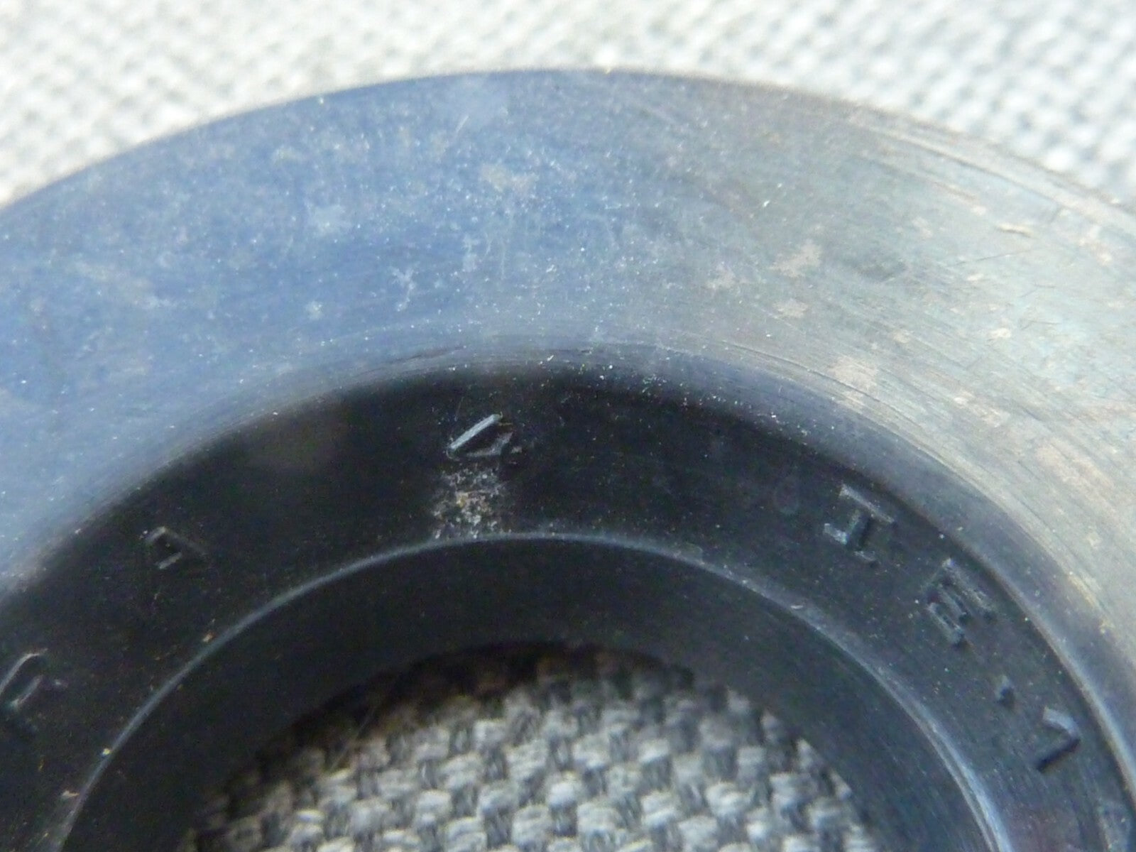 Joint spi de  40x17x8  IE.17.40.8 paulstra joint spi  Neuf