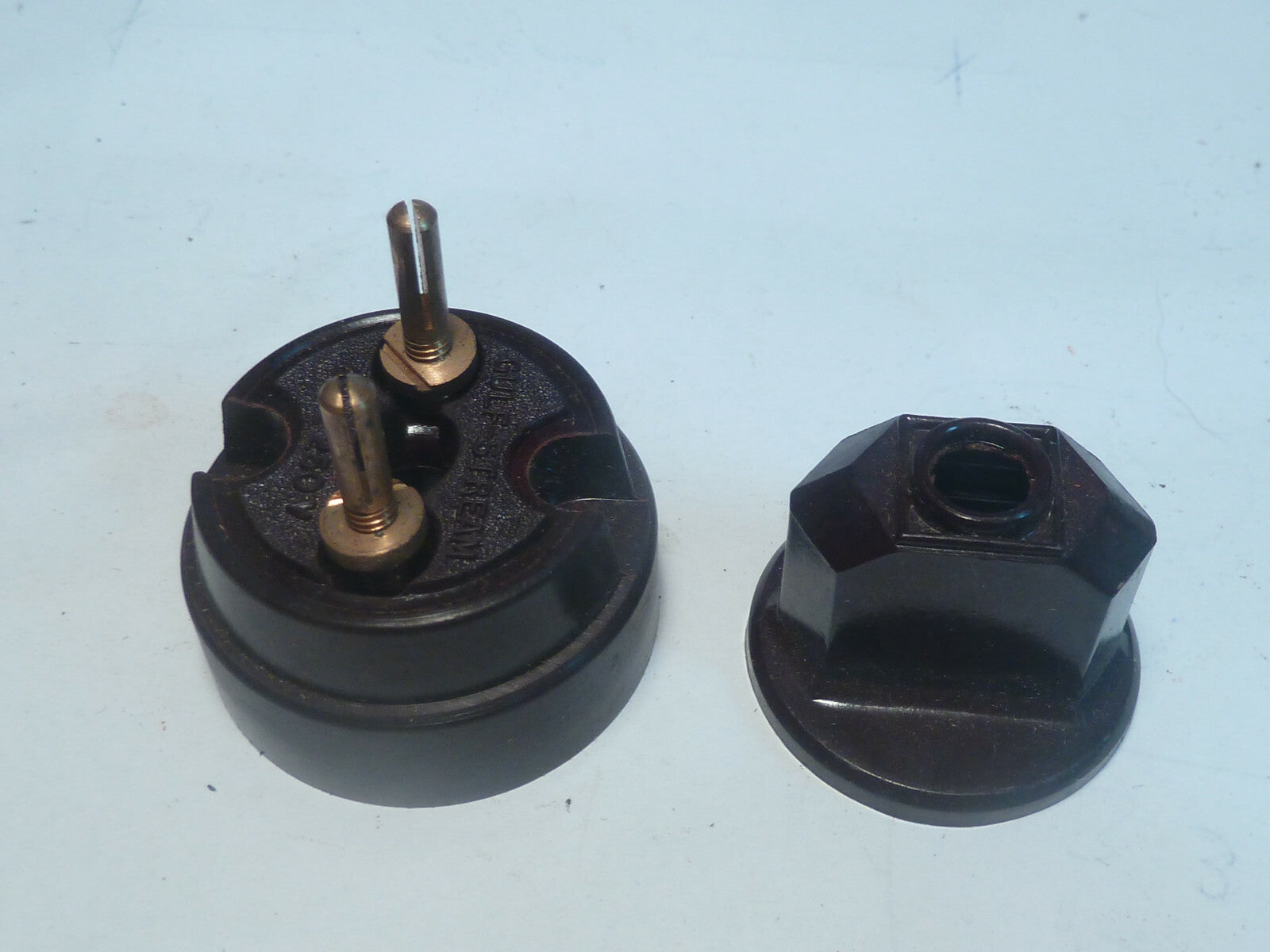 ancienne bakelite plastic prise invérsé  gulf-stream 6A-250V