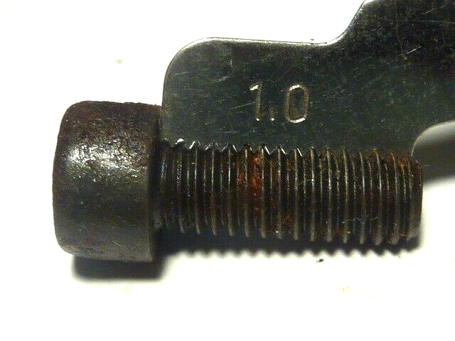 2 vis fixation porte bidon bouteille vintage