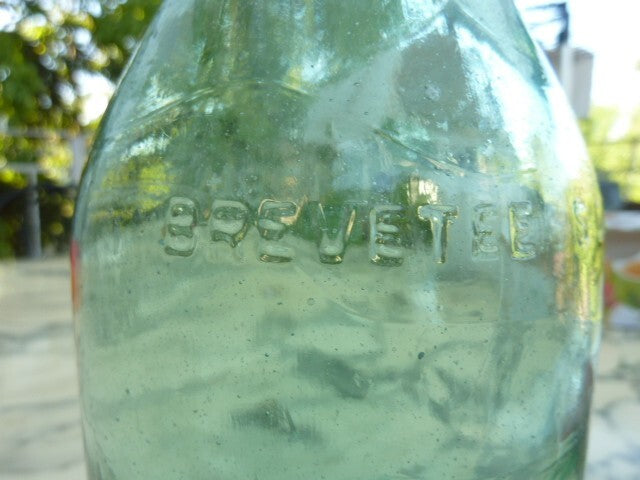 ANCIENNE BOUTEILLE EN VERRE PUBLICITAIRE - BOUCHON EN PORCELAINE - L'IDÉALE