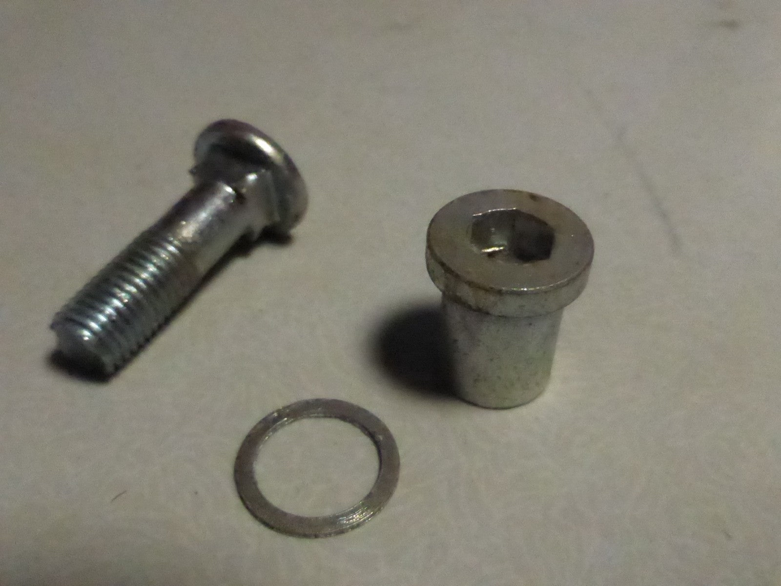 NOS SERRAGE SELLE   VIS ECROU ACIER  VELO VINTAGE 28 mm a 35 mm