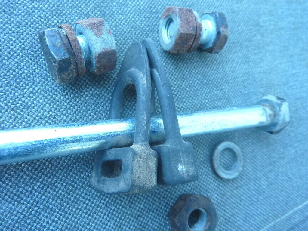 lot écrous boulons attaches  solex