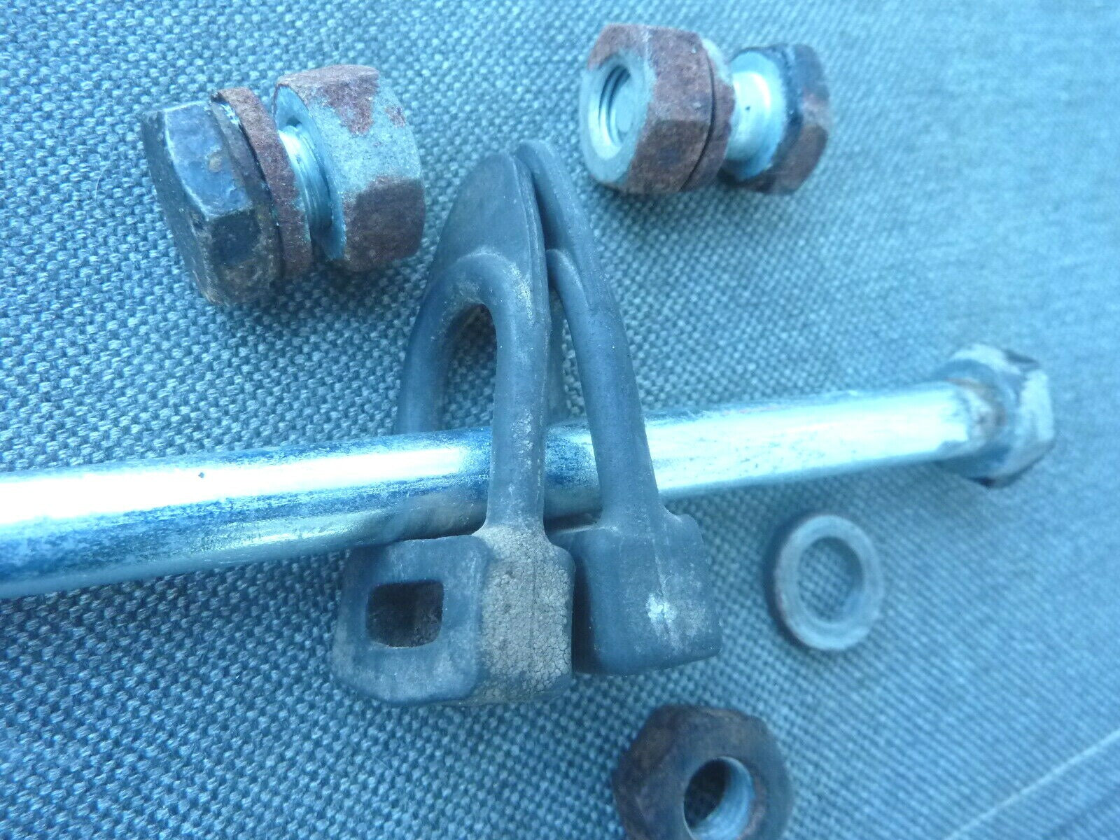 lot écrous boulons attaches  solex