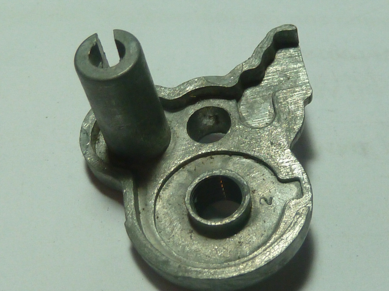COUVERCLE AVEC PAS DE VIS CARBURATEURS GURTNER AR 2/12+2/10 MOTOBECANE AV42 AV49