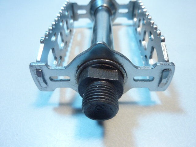 1 Vintage 80's pédale DEA  Chrome Steel Pedal 14/125 gauche
