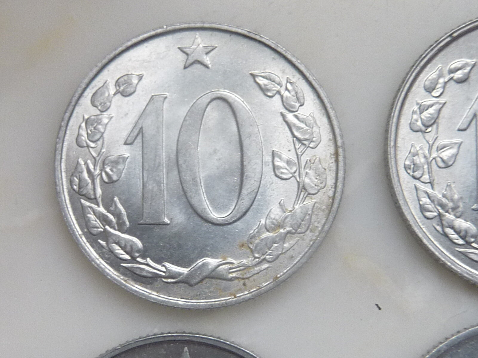 lot de 16 pièces de TCHECOSLOVAQUIE  10 haleru 1967