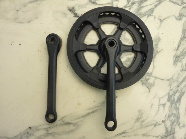 NOS Pédalier vintage 40 dents  centre carré  manivelle 150 mm